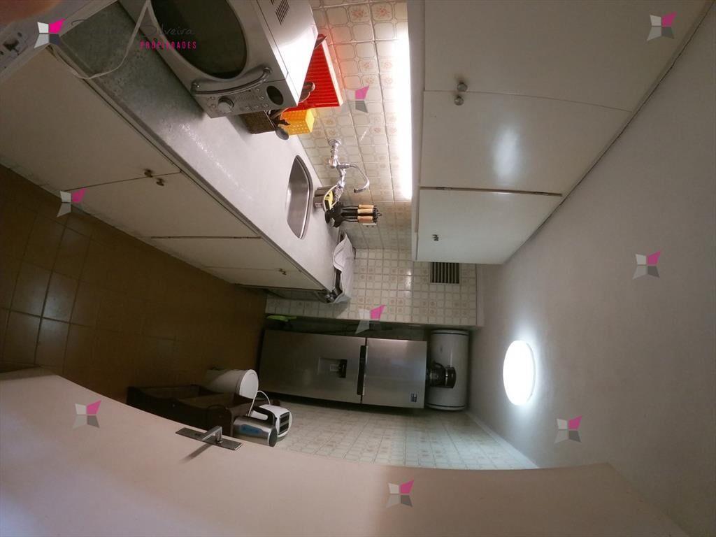 VENTA DE APARTAMENTO DE 2 DORMITORIOS EN EDIFICIO SOBRE ROO