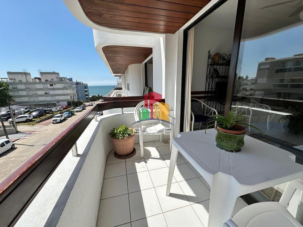 Apartamento de dos dormitorios en venta en Punta