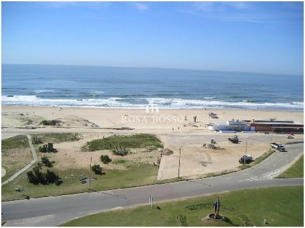 Apartamento en Brava, 3 dormitorios *