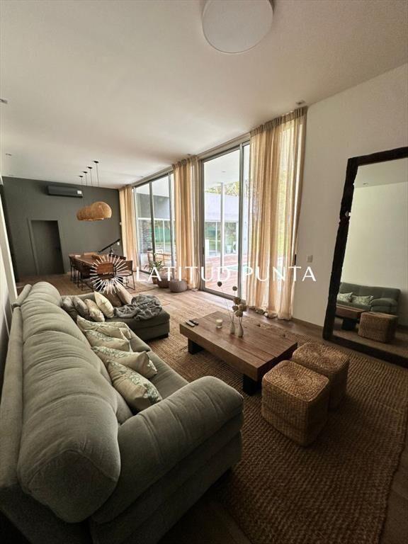 Casa en alquiler en Parque Burnett