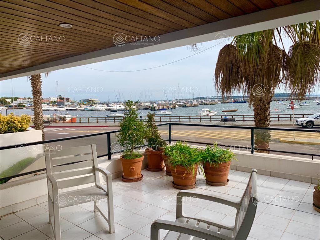 Espectacular Apartamento Frente al Puerto con vista al Mar,