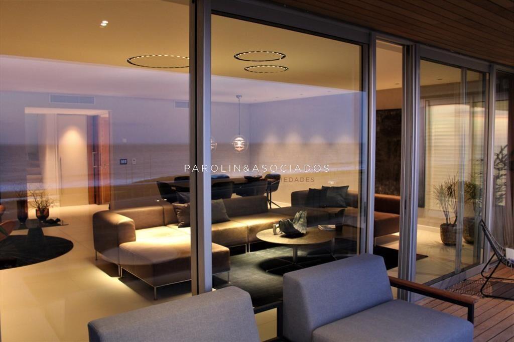 Apartamento en venta de 4 dormitorios en Tiburón