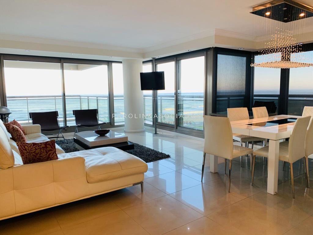 Apartamento de 4 dormitorios en venta en torre