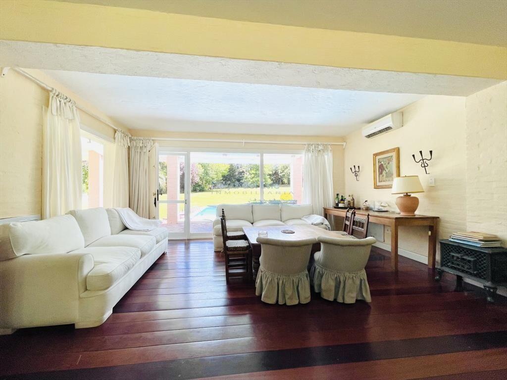 Excelente Casa de 4 Dormitorios en Playa Brava,