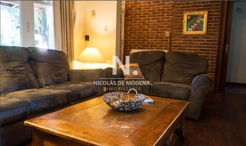 Vende casa de 4 dormitorios a cuadras del mar,