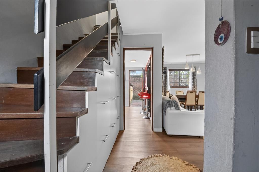 Venta de casa duplex de 3 dorm detrás del Parque Rivera ...