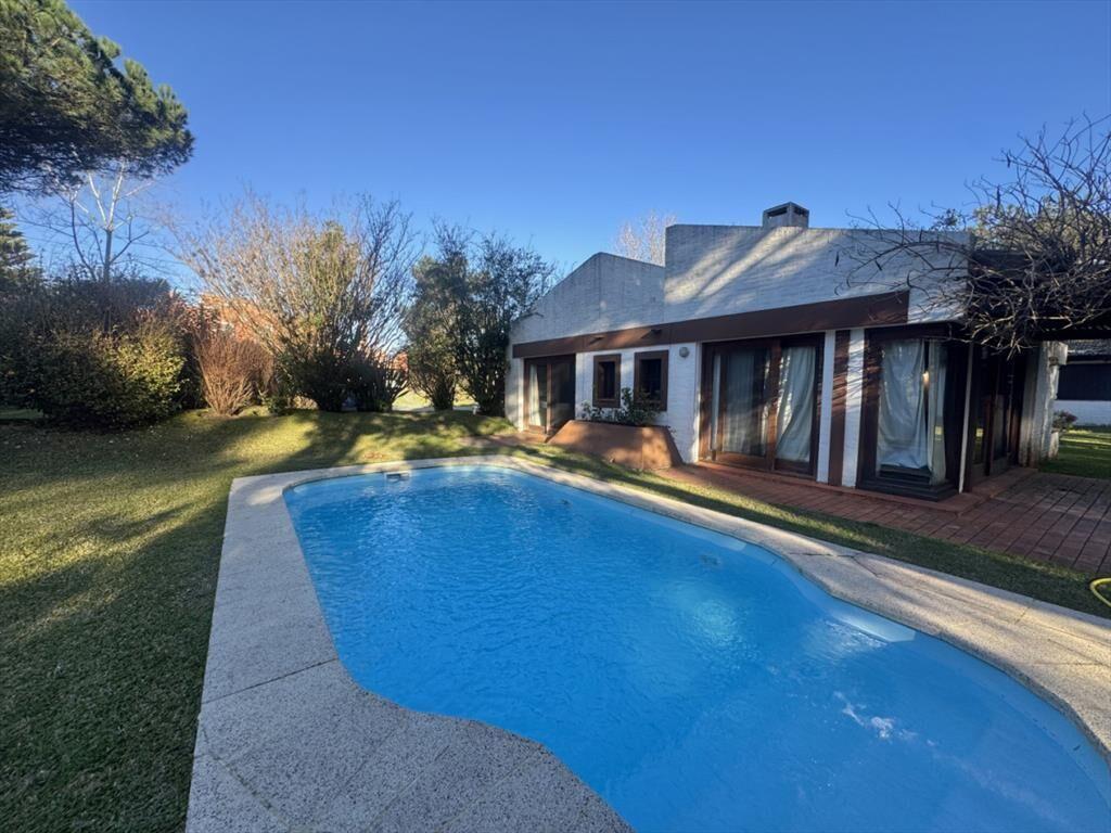 CASA EN VENTA 5 DORMITORIOS - PINARES