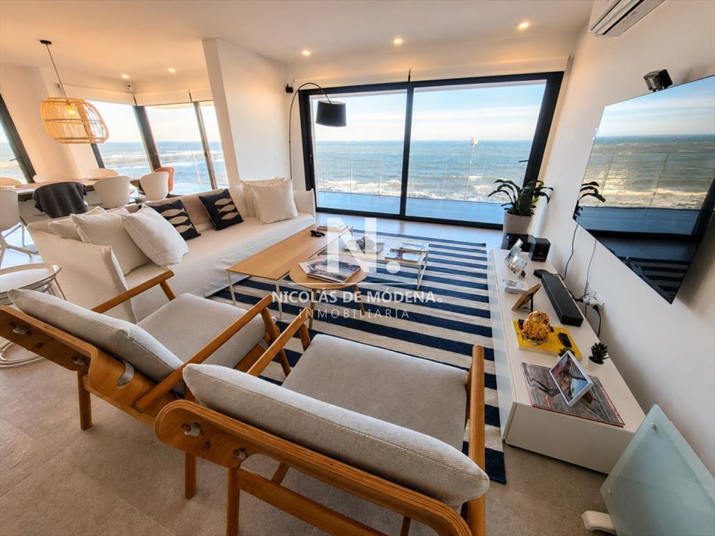 Vende apartamento de Punta del Este frente al de