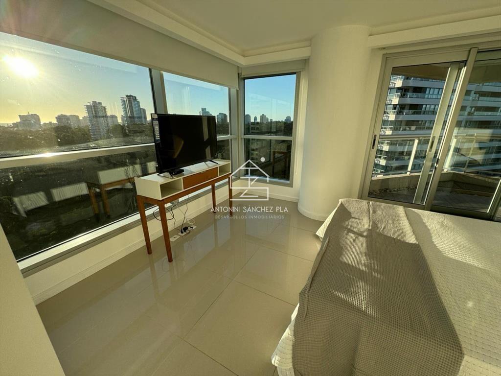 Apartamento de 2 Dormitorios + Dependencia y en