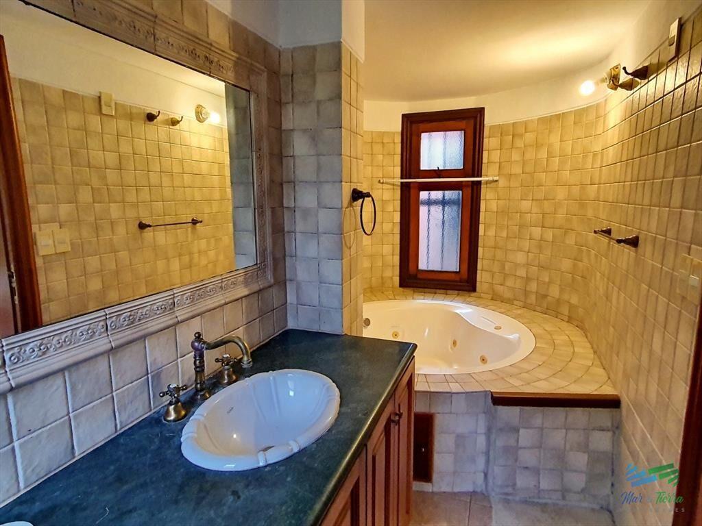 Se alquila anual casa 3 dormitorios con gran en