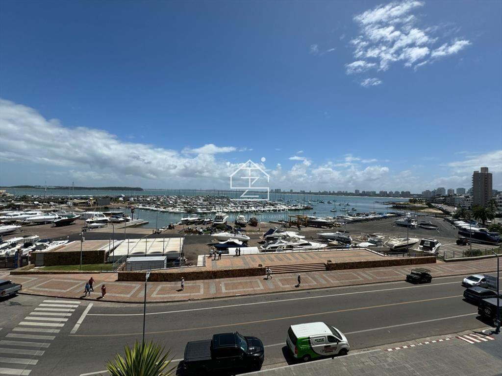 Apartamento en Venta de 3 Dormitorios en Punta del este , P