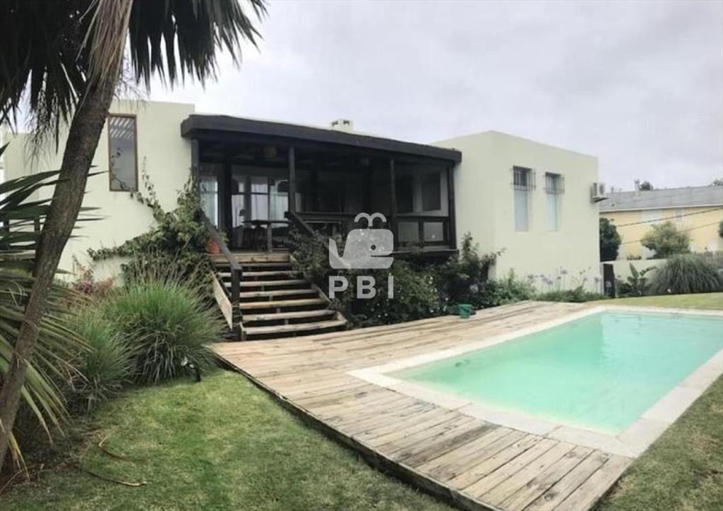 Venta de casa 3DORMITORIOS con vista al Mar - :