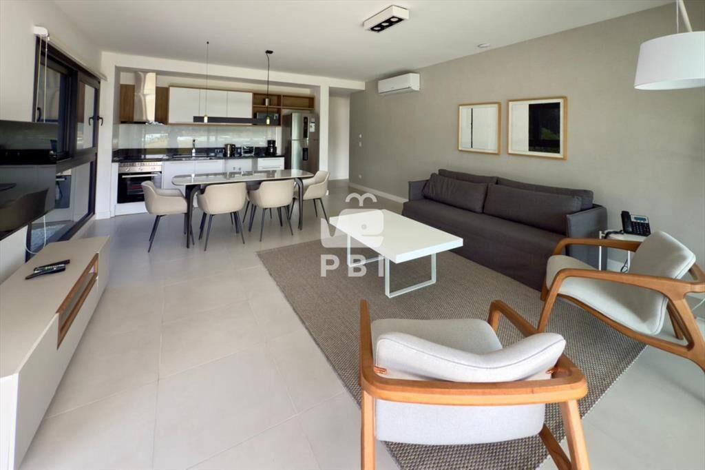 Apartamento de 2 dormitorios en Crystal Views, -