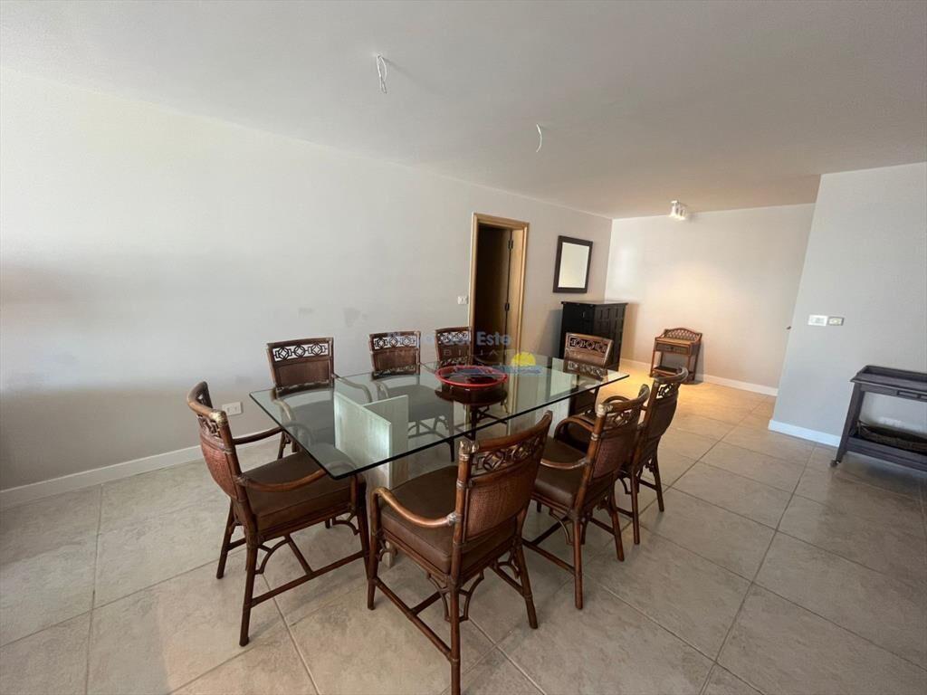 Apartamento en Alquiler de 3 dormitorios en Punta