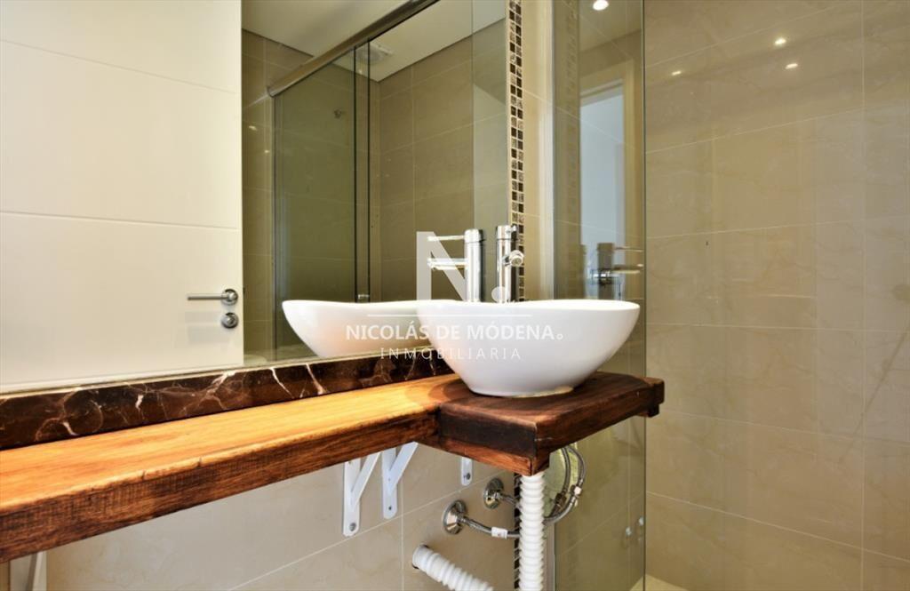 Vende apartamento de 3 dormitorios + servicio a