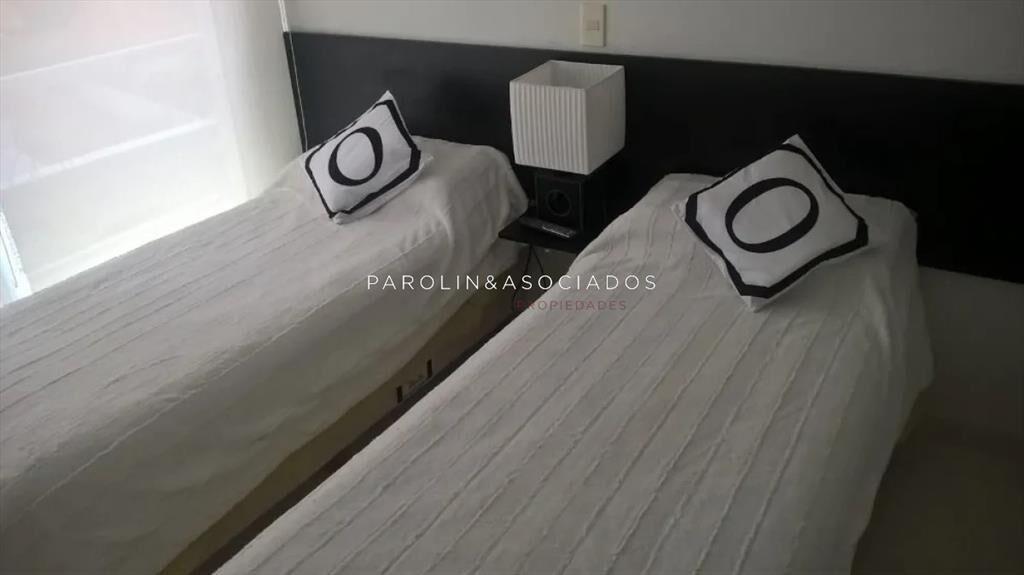 DEPARTAMENTO DE 2 DORMITORIOS  EN SEASON TOWER, PUNTA DEL