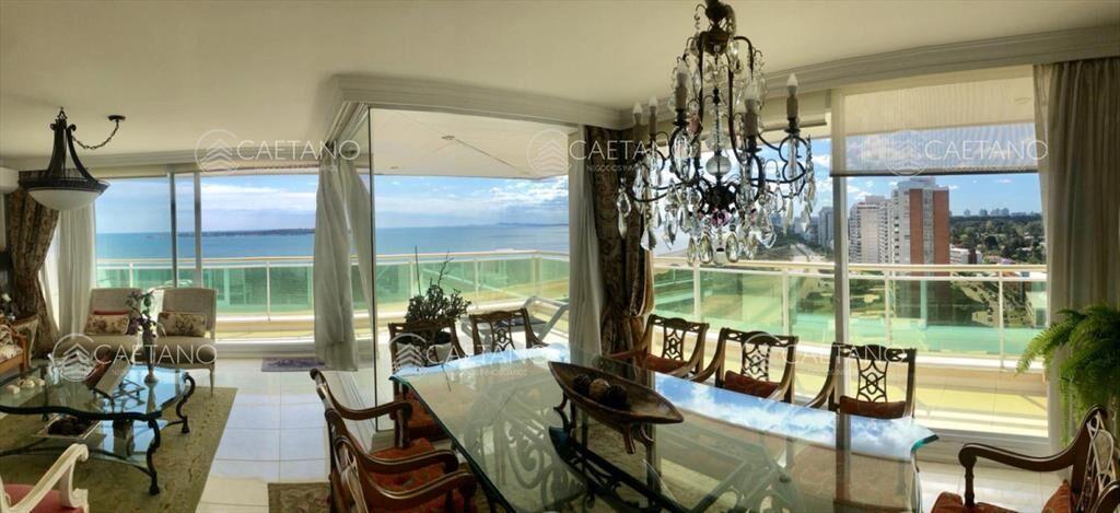 Venta apartamento 3 dormitorios + servicio. Playa