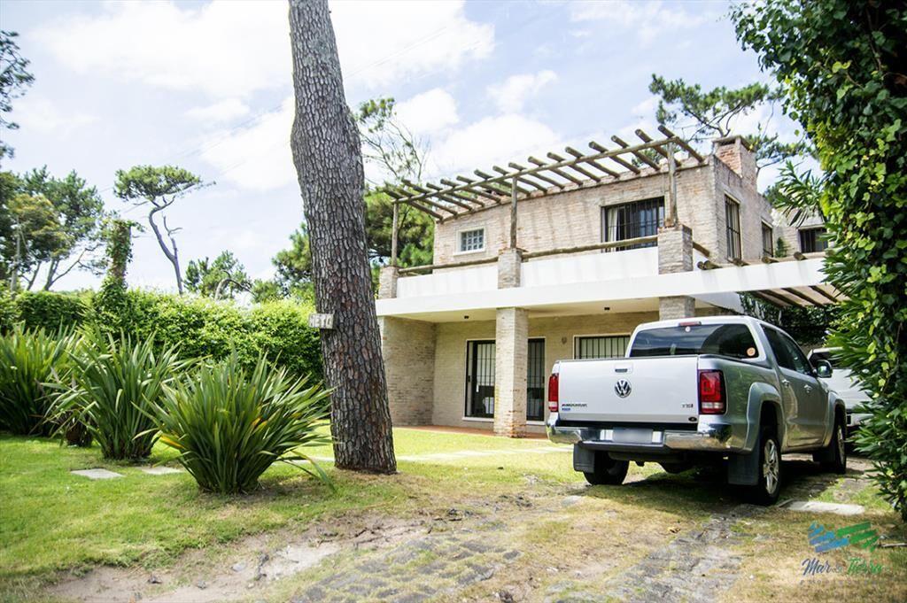 En venta casa de 5 dormitorios a metros de Playa