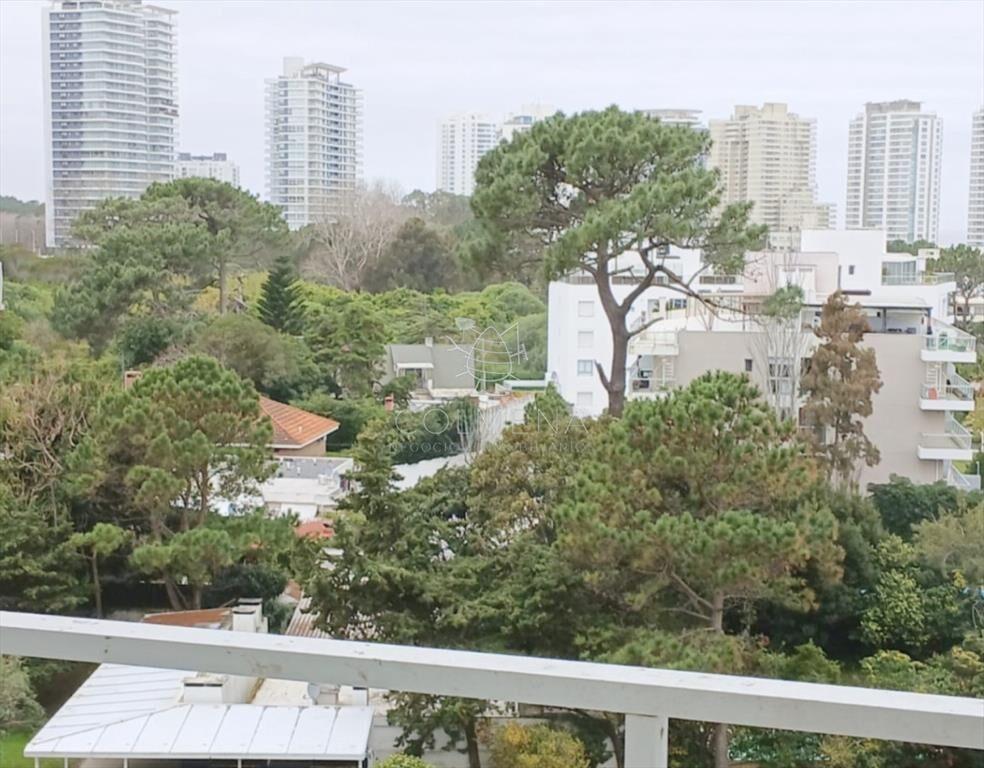 Apartamento 2 dormitorios, 2 baños , Balcón y cochera en