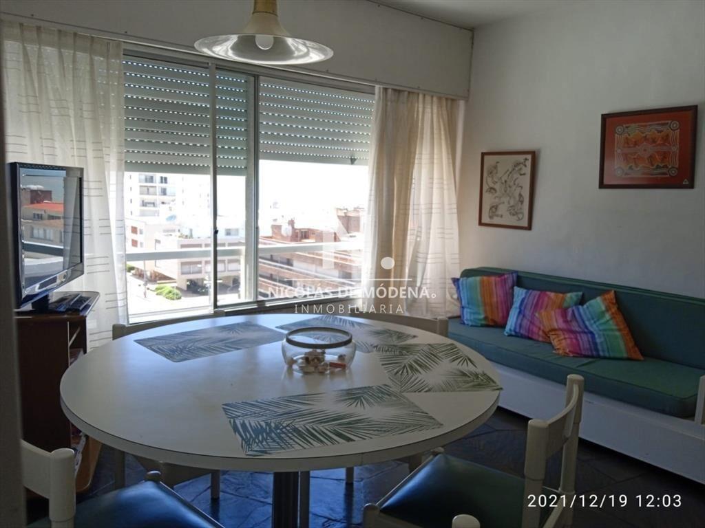 Apartamento en Peninsula. Edificio con mucama y