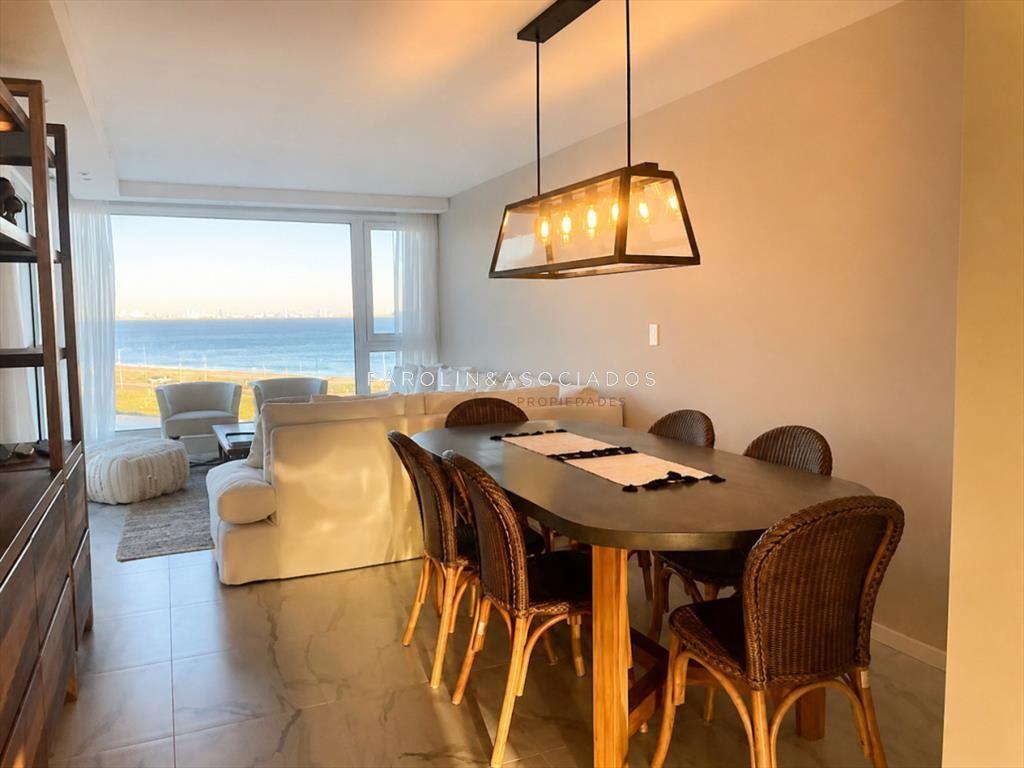 Vende apartamento con vista al mar de 3 suites,