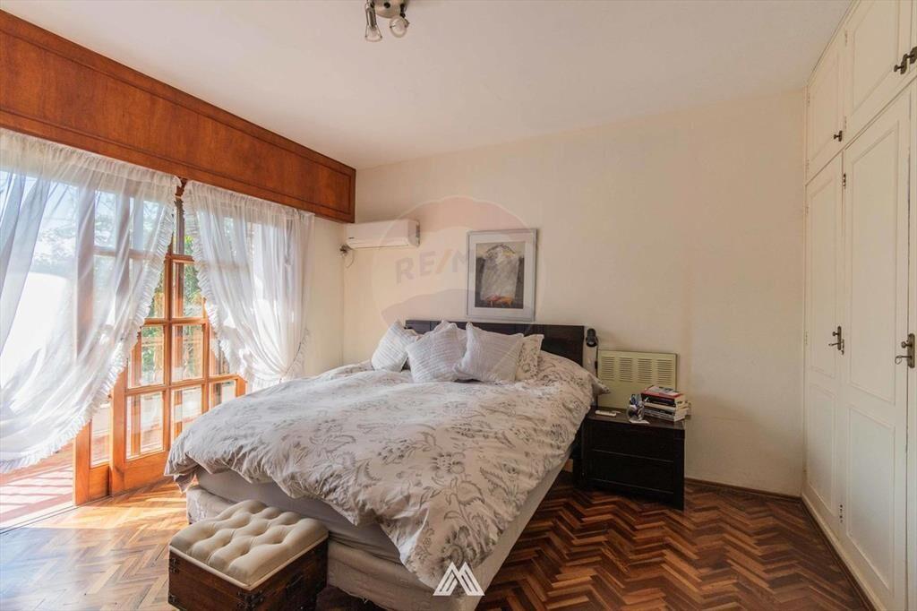 Se alquila casa 4 dormitorios en Punta Gorda.