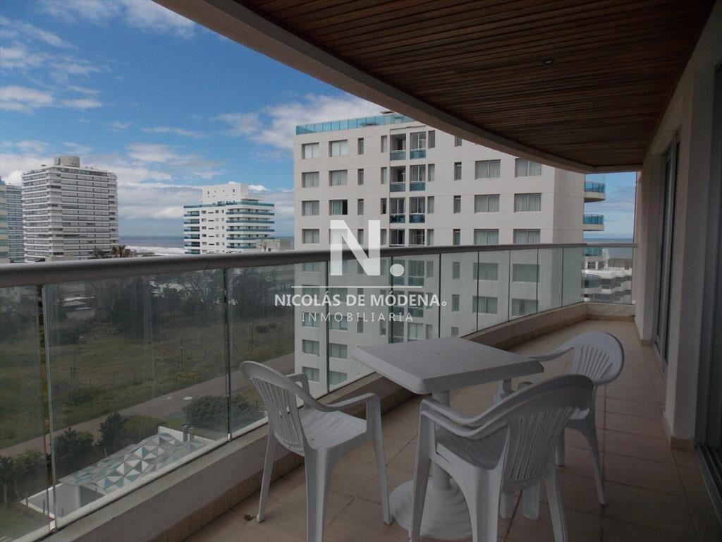 Vende apartamento a metros del mar en Brava Punta