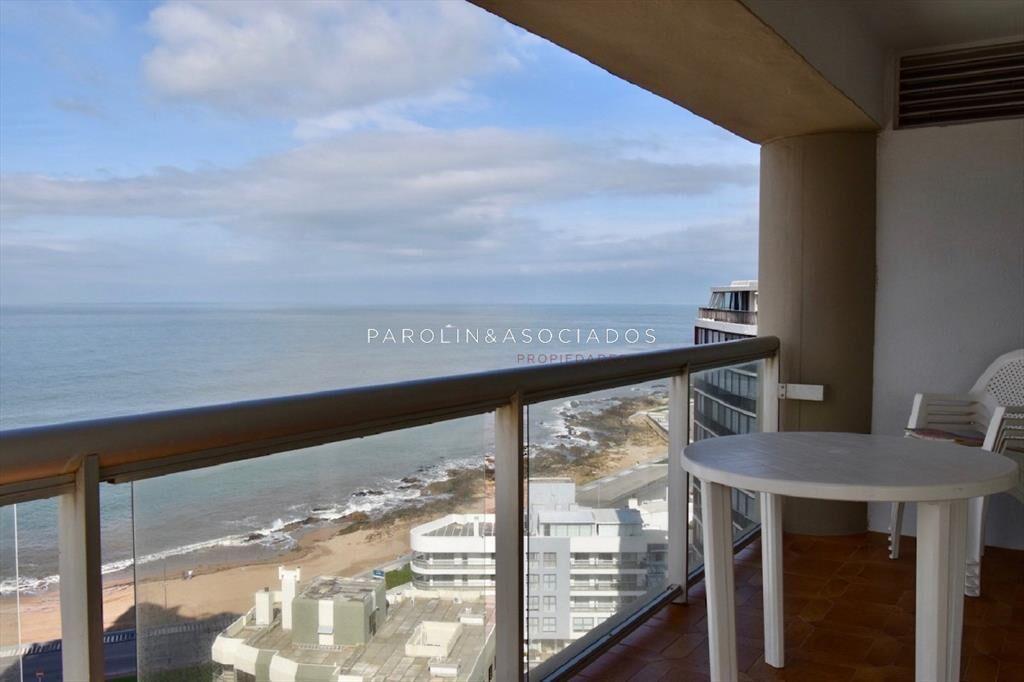 Apartamento en venta en edificio Torre Plaza, Punta del Est