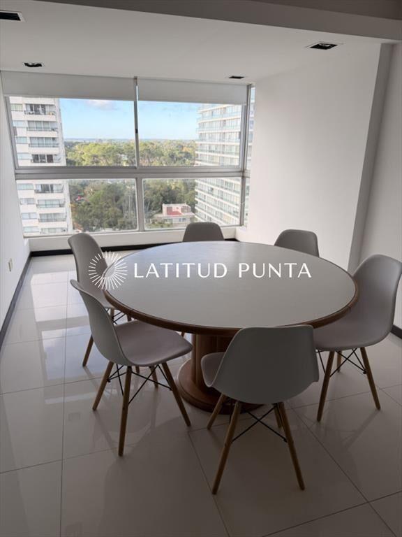 Piso alto en Roosevelt, 3 dormitorios