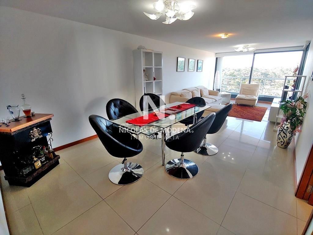 Apartamento en Torre de categoria.