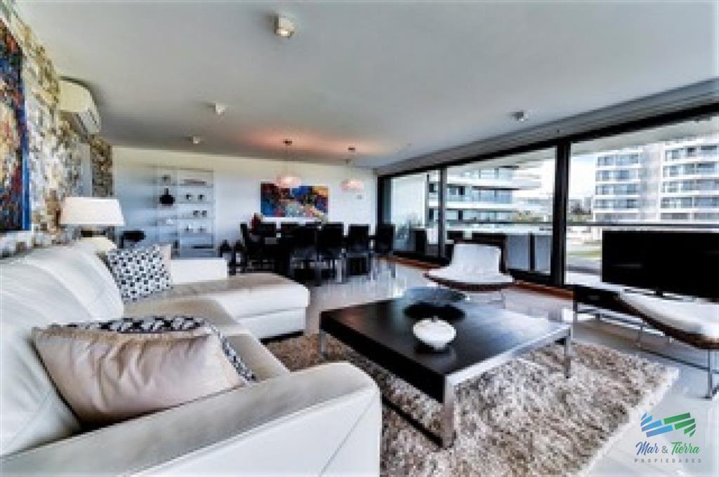 Vendo apartamento 4 dormitorios en primera línea