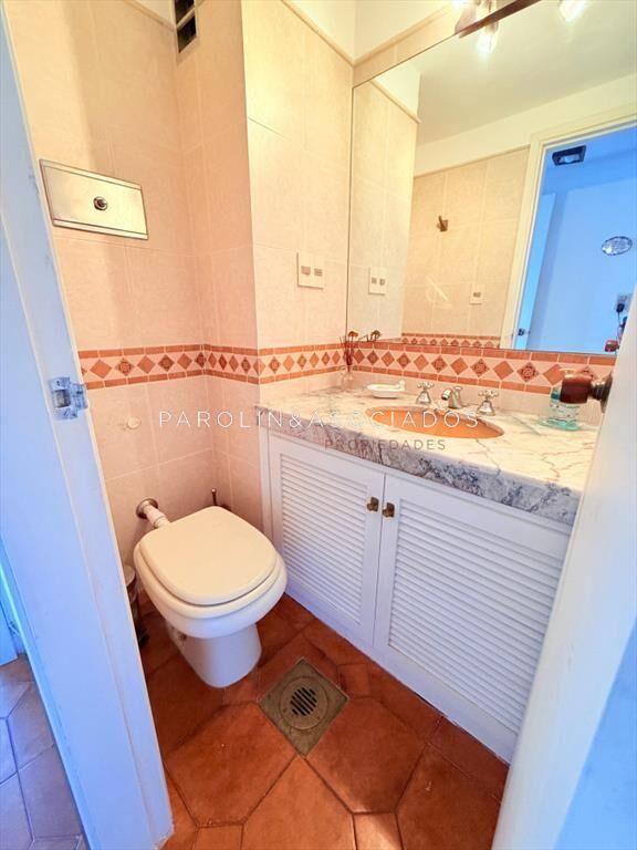 Apartamento con parrillero de 4 dormitorios al en