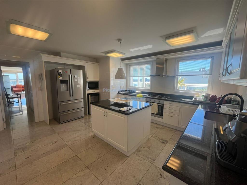 Apartamento en Venta de 4 Dormitorios en Torre ,