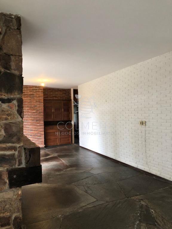 Casa ubicada en el barrio Cantegril lado del mar - Punta de