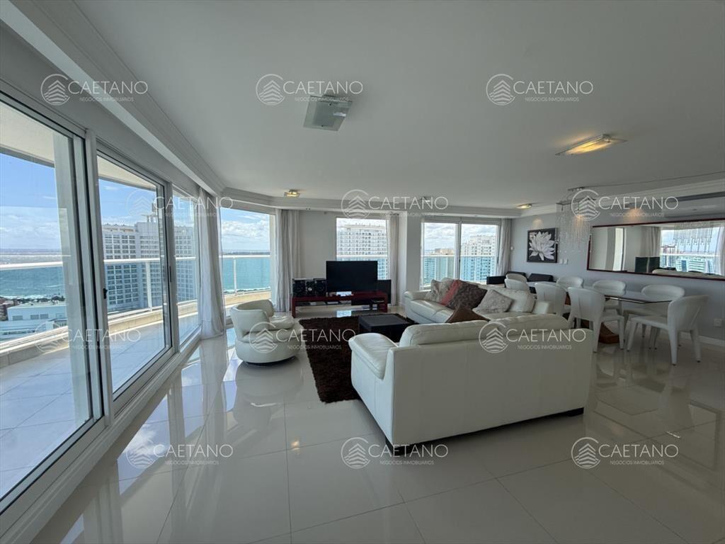 Apartamento en venta 3 dormitorios - Playa Mansa,