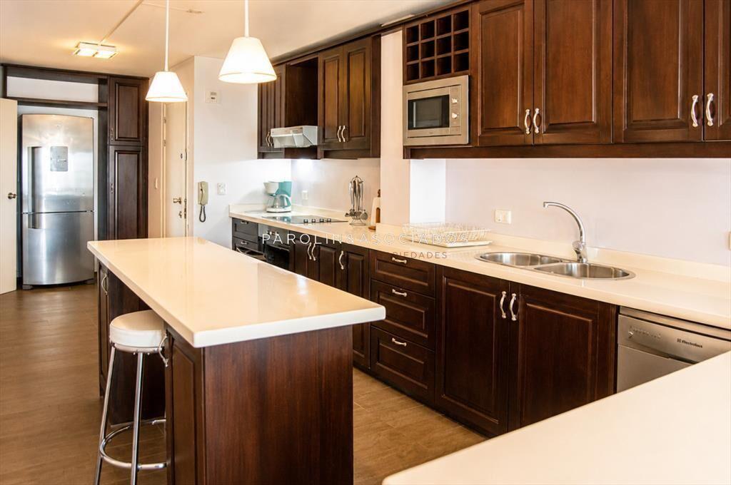 Vende apartamento con vista al mar, de 4 en Punta