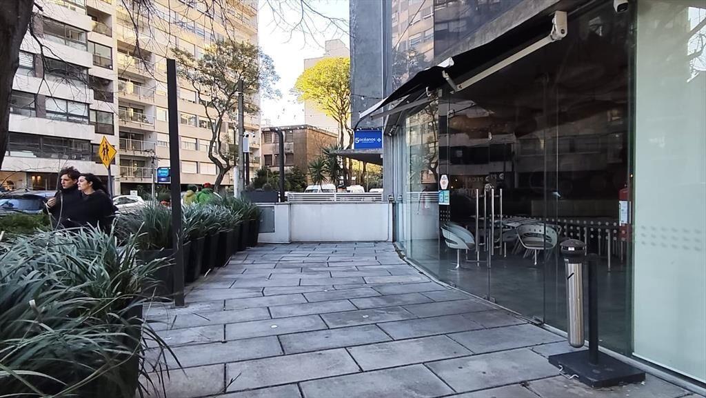 VENTA-exclusivo local comercial 160m2-PTA CARRETAS