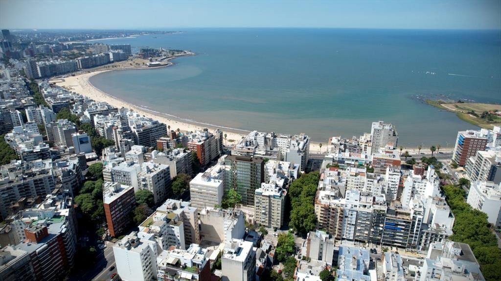 Apartamento de 2 dormitorios, 2 baños en venta en Pocitos.