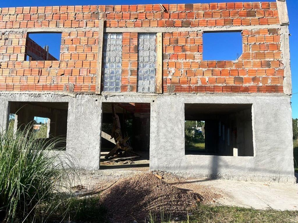VENTA TERRENO CON CASA A TERMINAR PINAMAR NORTE