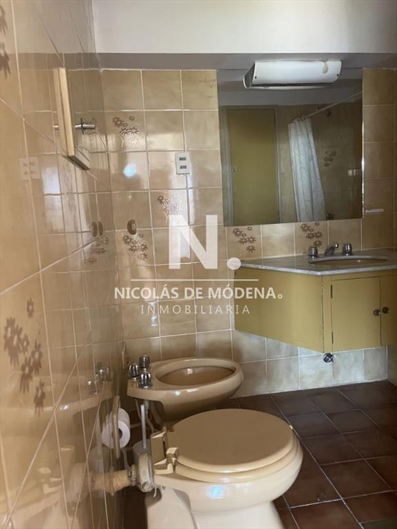 Departamento de 2 dormitorios en venta frente a