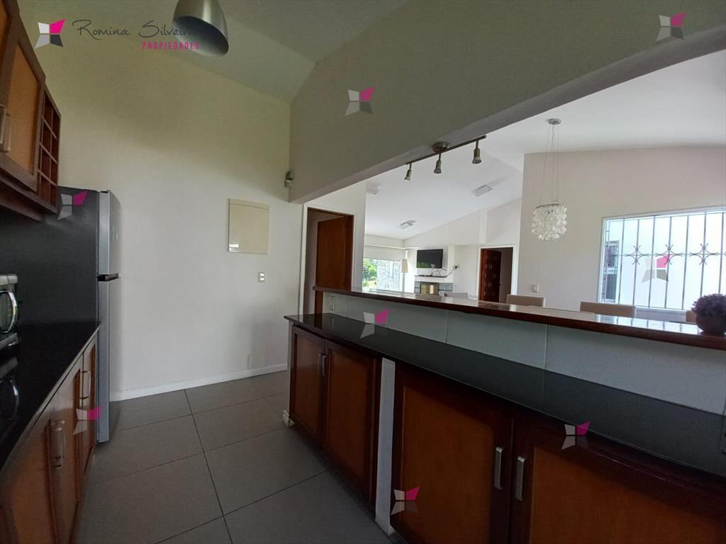 Vende casa de 3 dormitorios totalmente reformada. Con pisci