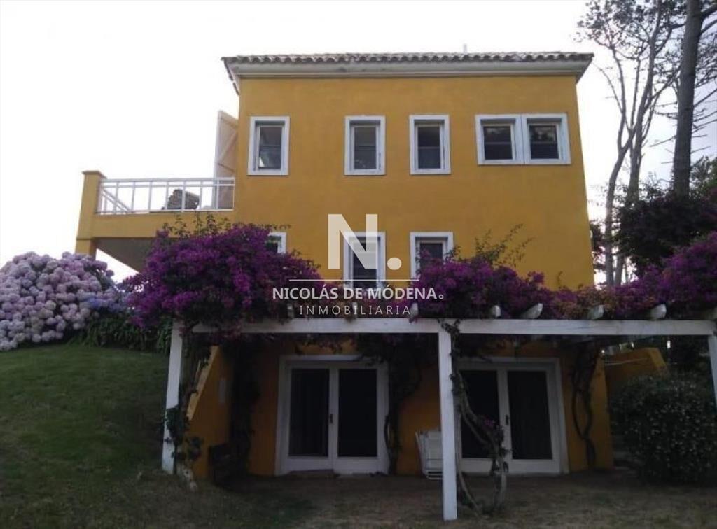 HERMOSA CASA EN BARRIO PRIVADO  DE LA BARRA