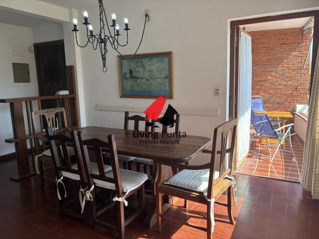 Alquiler de Apartamento de 3 Dormitorios 2 y 2 en