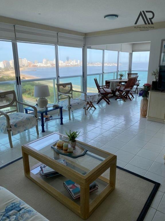 Apartamento en venta c/ cochera en Playa Mansa