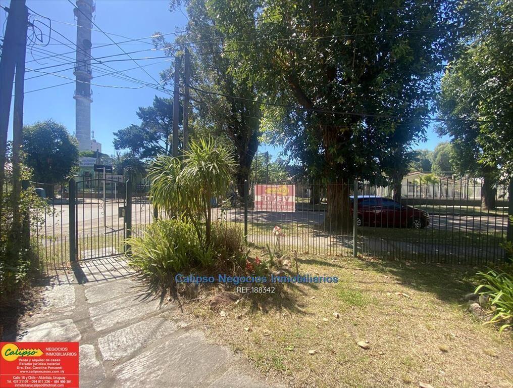 Venta de Majestuosa Casa en Atlantida - 5 dorm.- 3 baños