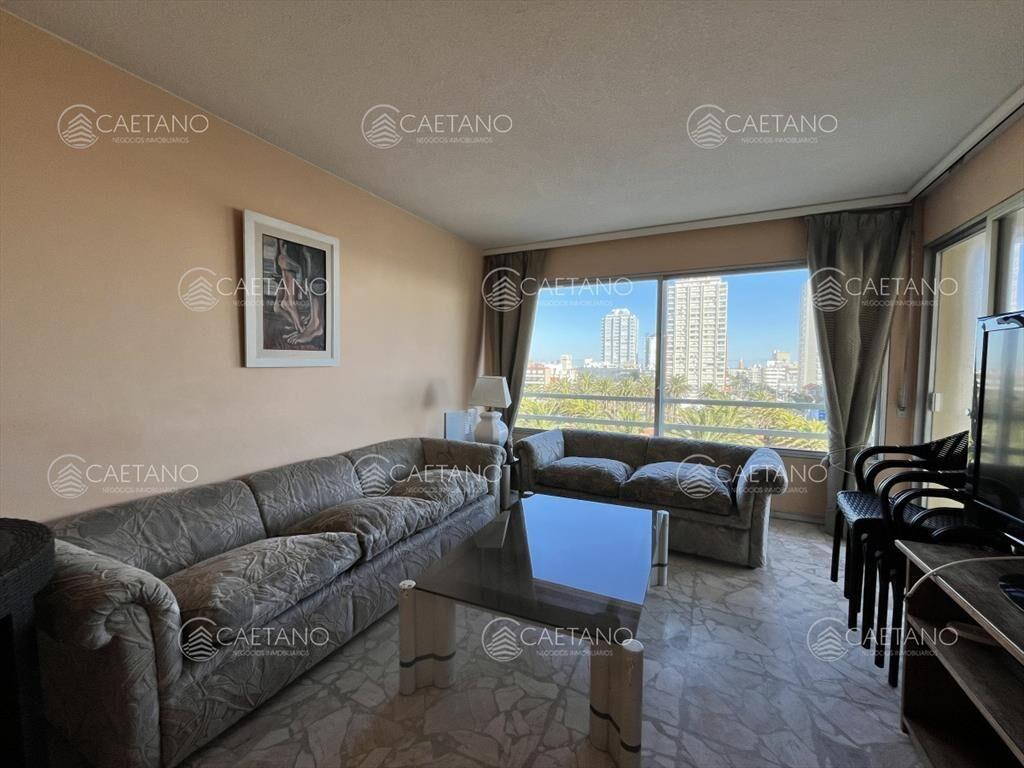 Peninsula, edificio clasico