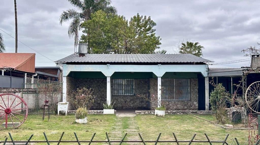 VENTA CASA COSTANERA CON JARDÍN