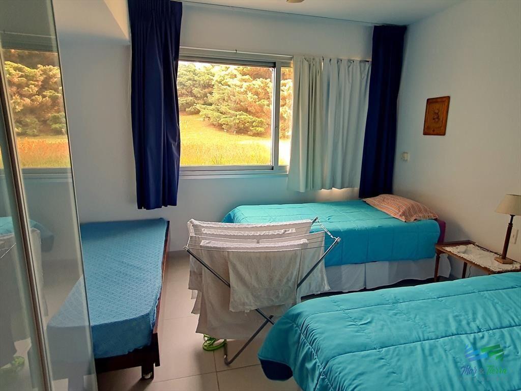 Vendo apartamento de 3 dormitorios y 3 baños.