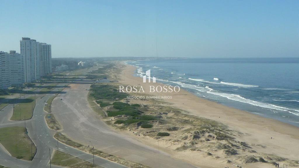 Apartamento en Brava, 3 dormitorios *