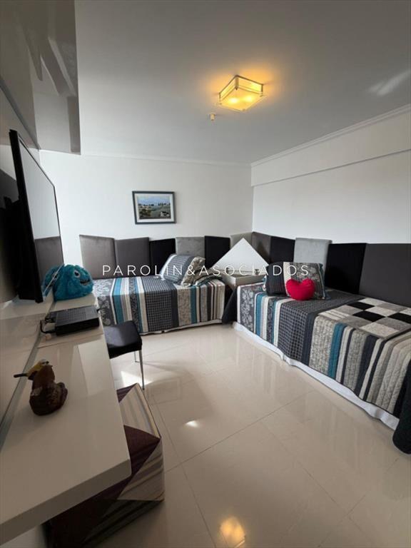 Departamento esquinero en Miami Boulevard de 3 en